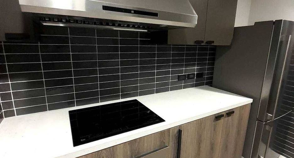 For sale 3 bedrooms condo in Khlong Toei, Bangkok