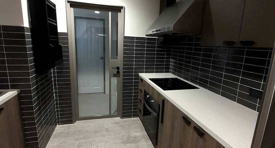 For sale 3 bedrooms condo in Khlong Toei, Bangkok