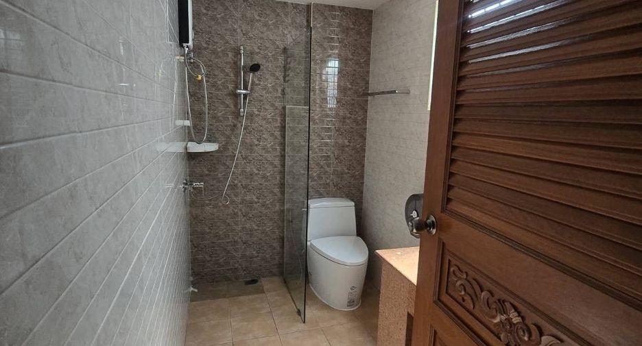 Продажа 3 спальни дом в Дин Даенг, Бангкок