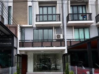 Gewerbefläche zur Miete mit 3 Zimmer in Suan Luang, Bangkok