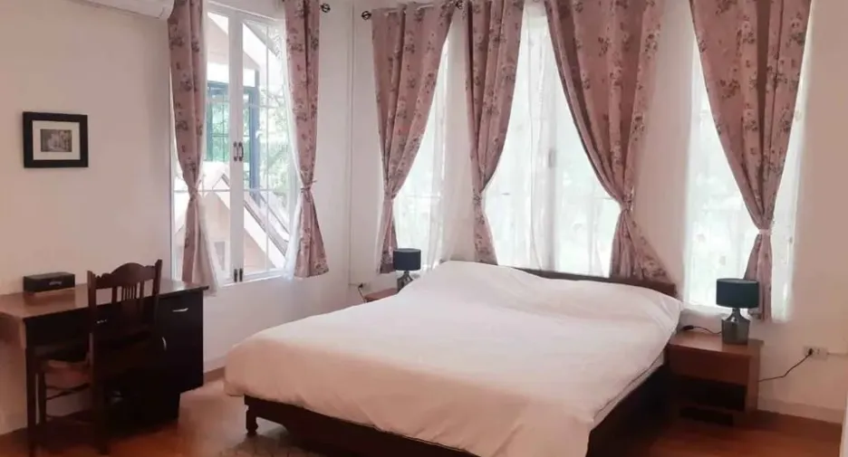 For rent 8 bedrooms house in Saraphi, Chiang Mai