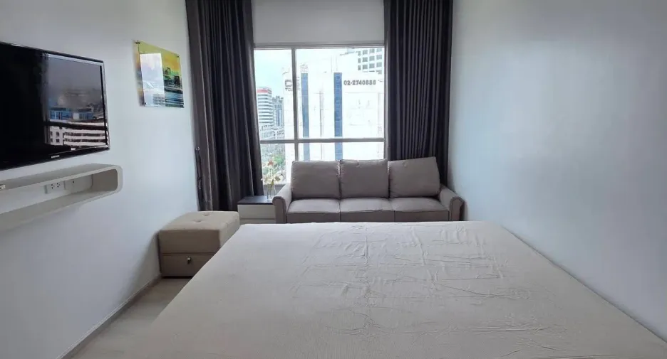 For rent 2 bedrooms condo in Huai Khwang, Bangkok