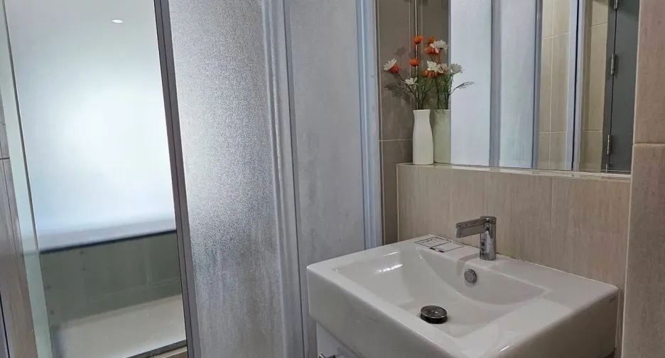 For rent 2 bedrooms condo in Huai Khwang, Bangkok