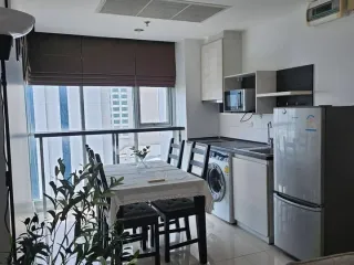 For rent 2 bedrooms condo in Huai Khwang, Bangkok
