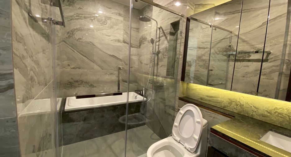 For sale 1 bed condo in Khlong Toei, Bangkok