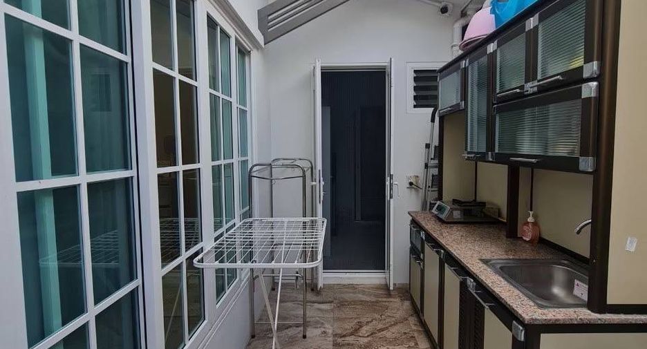 Casa en alquiler de 5 habitaciones en Chom Thong, Bangkok