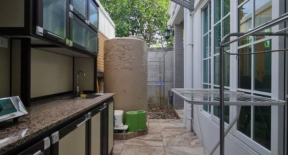 Casa en alquiler de 5 habitaciones en Chom Thong, Bangkok