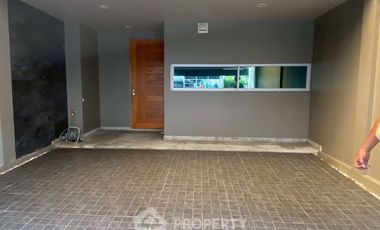 For rent 3 bedrooms townhouse in Suan Luang, Bangkok