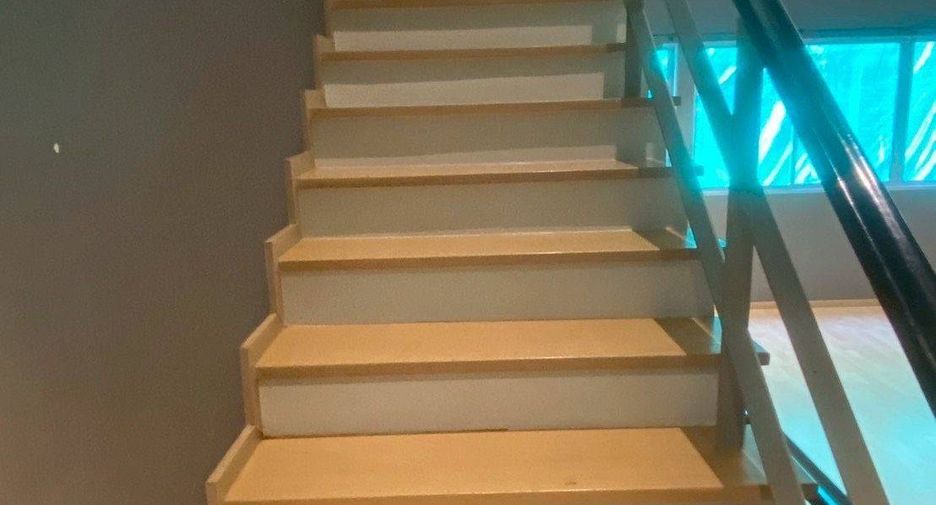 For rent 3 bedrooms townhouse in Suan Luang, Bangkok