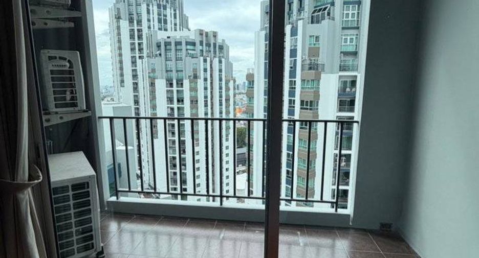 Condo en alquiler de 2 habitaciones en Huai Khwang, Bangkok