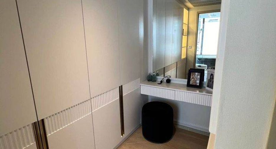 For rent 2 bedrooms condo in Bang Rak, Bangkok
