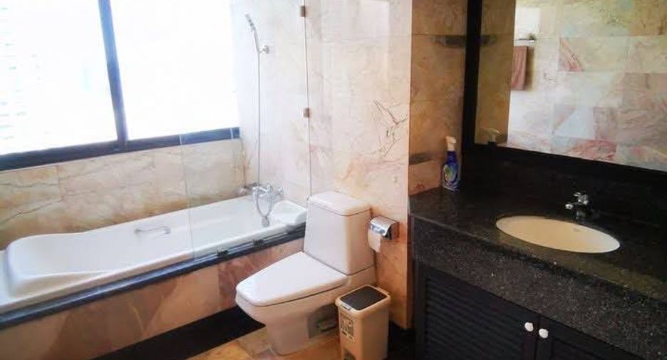 For rent 2 bedrooms condo in Khlong Toei, Bangkok
