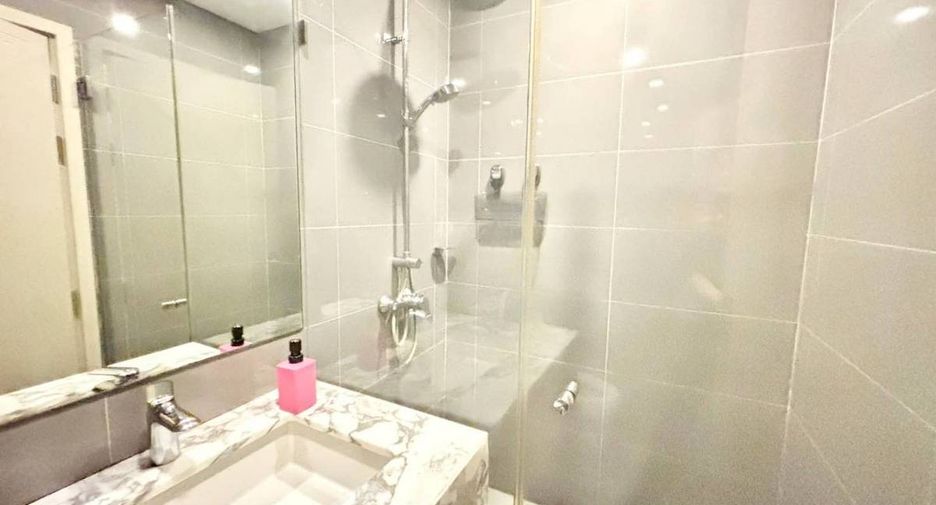 For rent 2 bedrooms condo in Pathum Wan, Bangkok