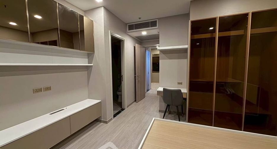 For rent 2 bedrooms condo in Huai Khwang, Bangkok