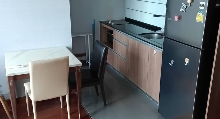 À louer 2 chambres condo à Pathum Wan, Bangkok
