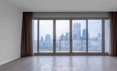 For rent 3 bedrooms condo in Pathum Wan, Bangkok