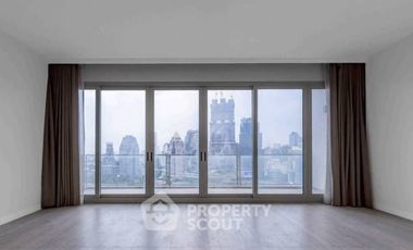 For rent 3 bedrooms condo in Pathum Wan, Bangkok