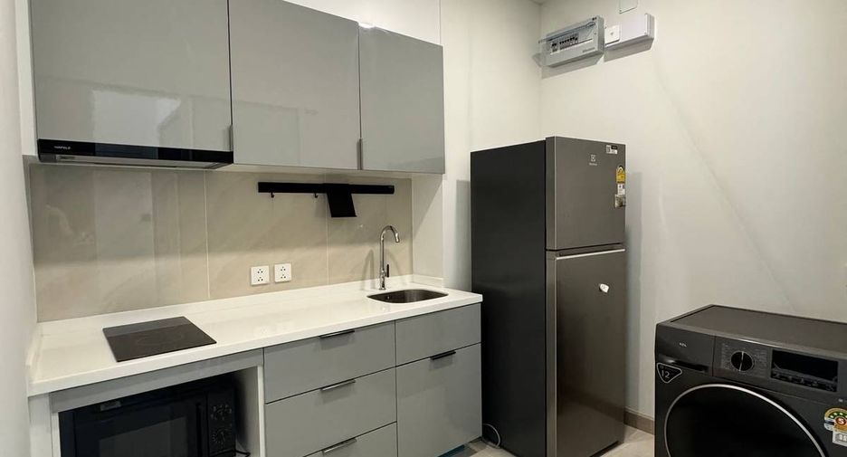 Wohnung zur Miete mit 1 Zimmer in Bang Rak, Bangkok