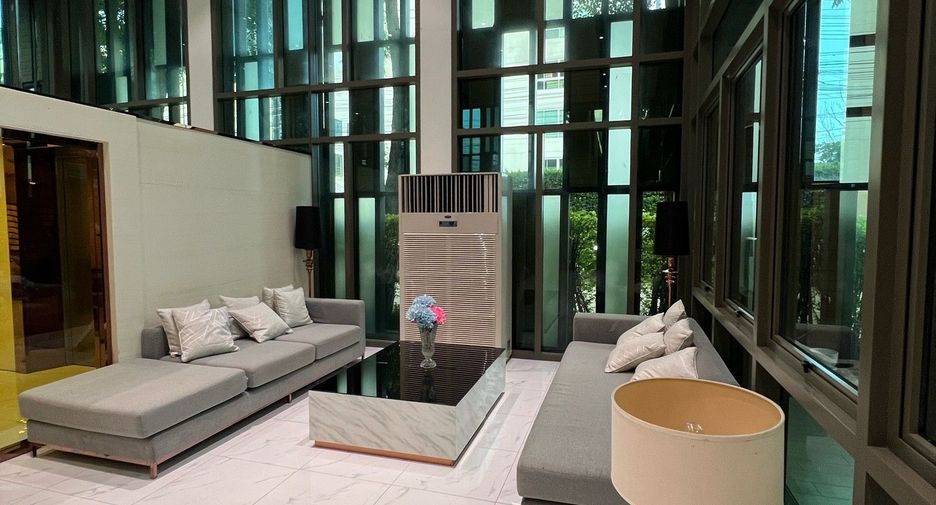 For sale 2 ベッドルーム condo in Huai Khwang, Bangkok