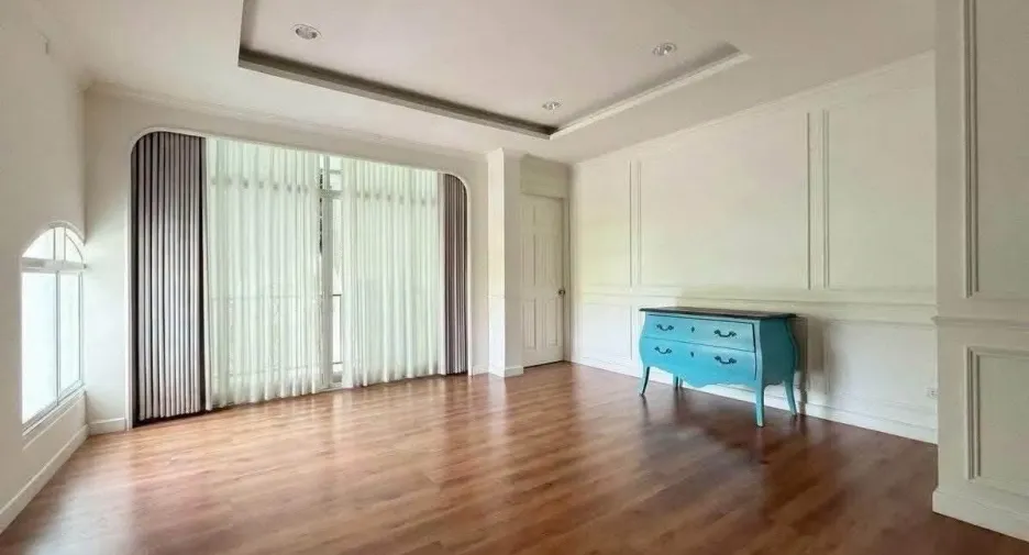 For rent 4 bedrooms house in Taling Chan, Bangkok