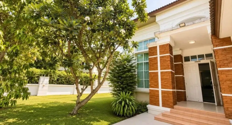 For rent 4 bedrooms house in Taling Chan, Bangkok