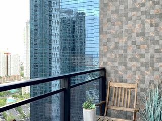 For rent 3 bedrooms condo in Huai Khwang, Bangkok