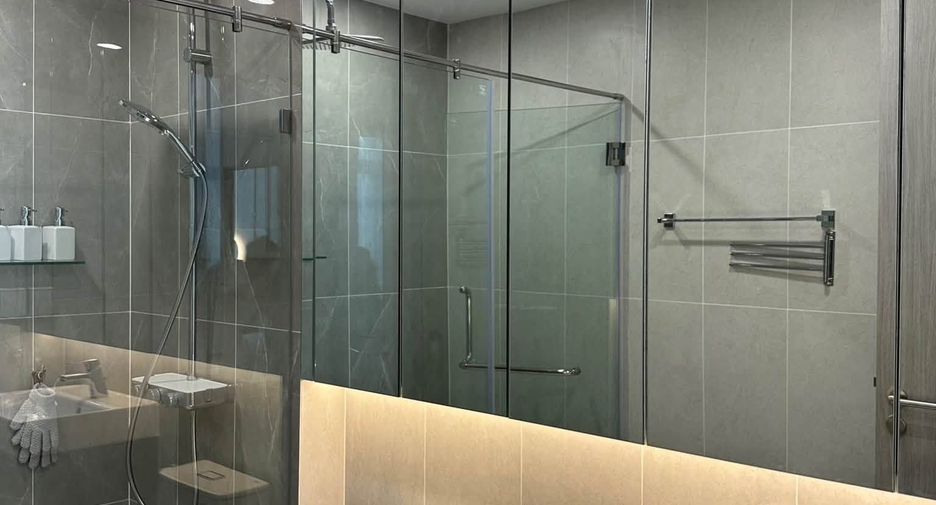 Wohnung zur Miete mit 1 Zimmer in Bang Rak, Bangkok