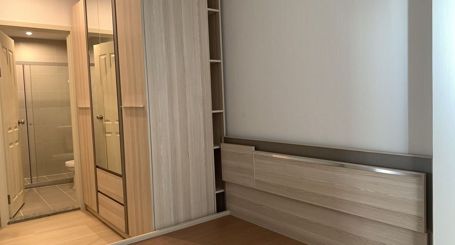 For rent 2 bedrooms condo in Huai Khwang, Bangkok