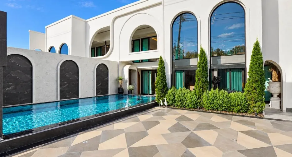 For sale 8 bedrooms villa in Bang Lamung, Chonburi