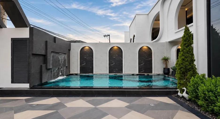 For sale 8 bedrooms villa in Bang Lamung, Chonburi