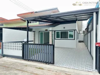 À vendre 2 chambres maison de ville à Bang Lamung, Chonburi