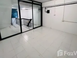出售 2 卧室 联排别墅 在 Mueang Lampang, Lampang