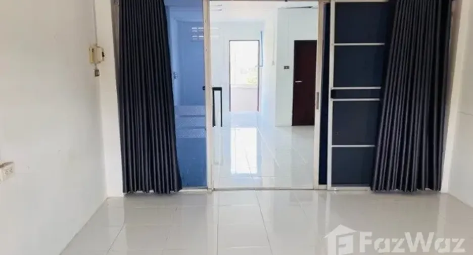 出售 2 卧室 联排别墅 在 Mueang Lampang, Lampang