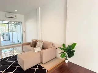 À vendre 3 chambres maison de ville à Mueang Samut Prakan, Samut Prakan