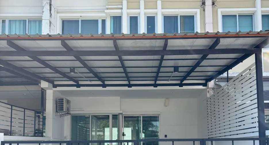 For sale 3 bedrooms townhouse in Mueang Samut Prakan, Samut Prakan