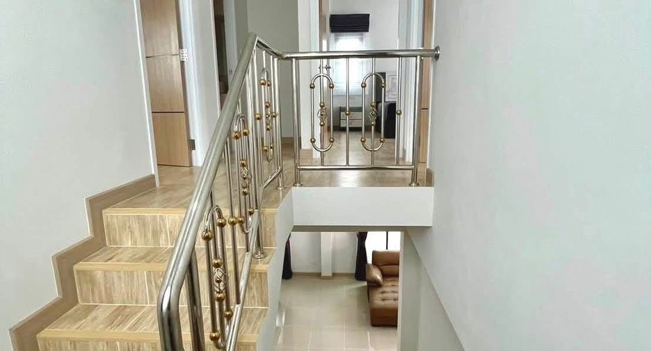 For rent 4 bedrooms house in Saraphi, Chiang Mai