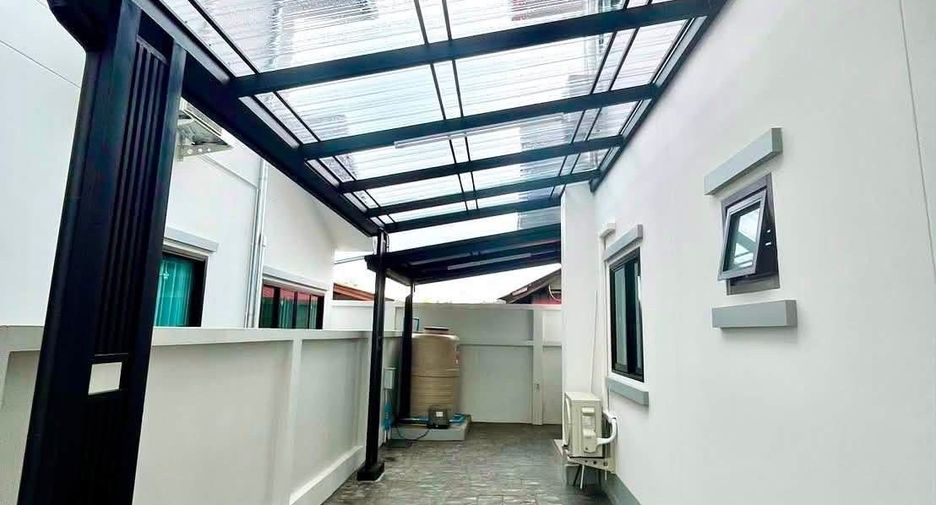 For rent 4 bedrooms house in Saraphi, Chiang Mai