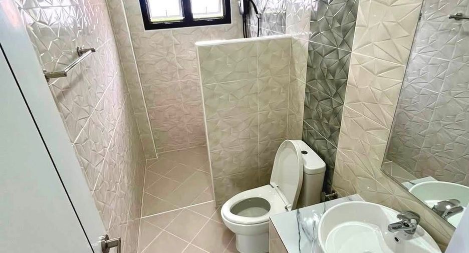 For rent 4 bedrooms house in Saraphi, Chiang Mai