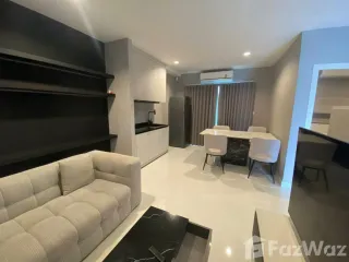 For rent 3 bedrooms townhouse in Saphan Sung, Bangkok