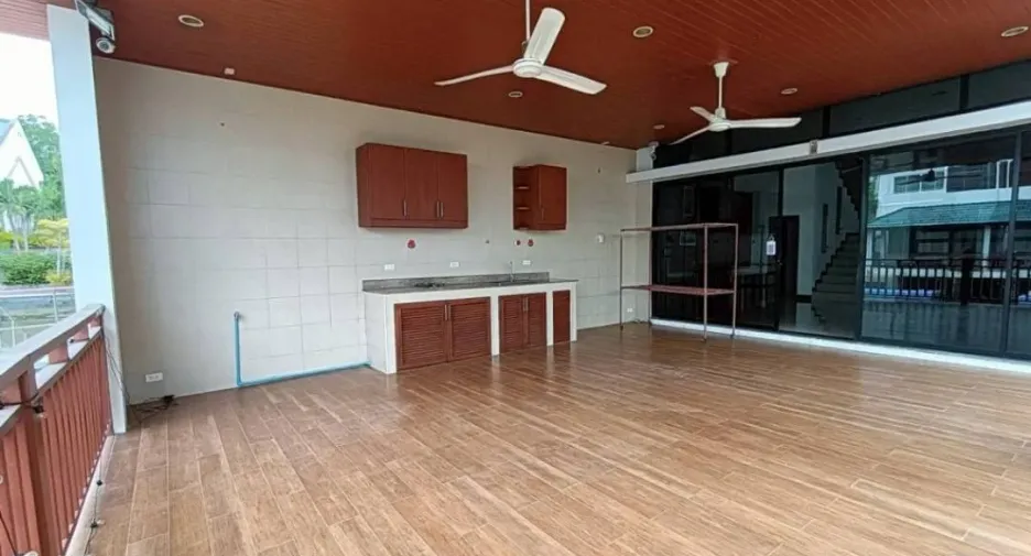 Casa en venta y en alquiler de 3 habitaciones en Na Jomtien, Pattaya