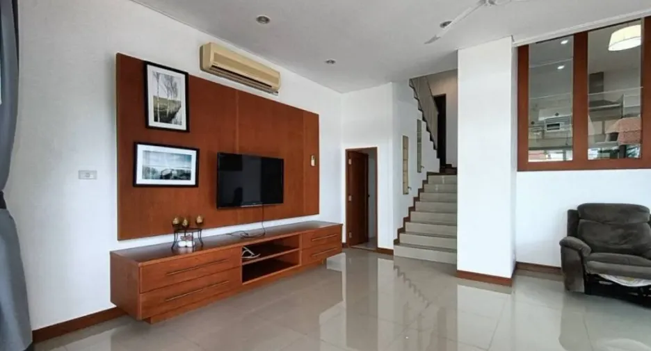 Casa en venta y en alquiler de 3 habitaciones en Na Jomtien, Pattaya