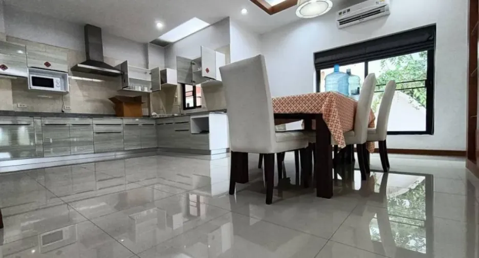 Casa en venta y en alquiler de 3 habitaciones en Na Jomtien, Pattaya