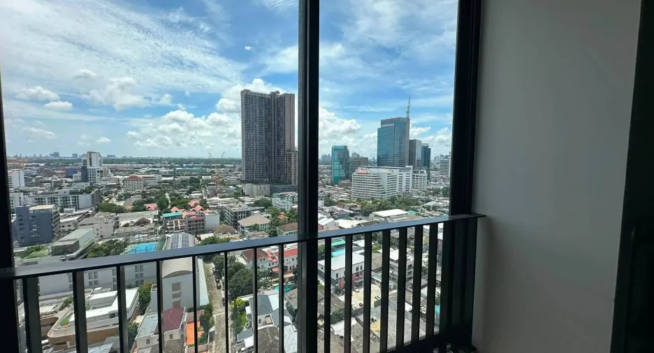 For rent studio condo in Khlong Toei, Bangkok