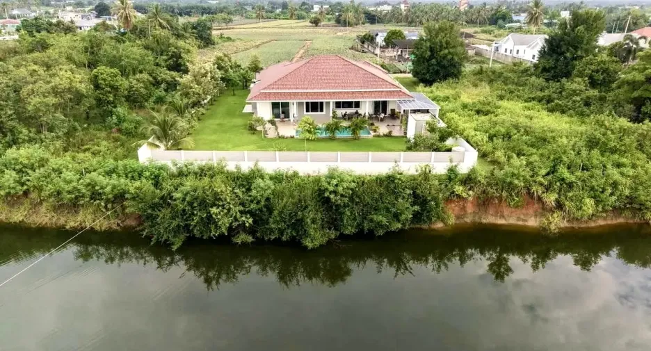 For sale 5 bedrooms villa in Pran Buri, Prachuap Khiri Khan