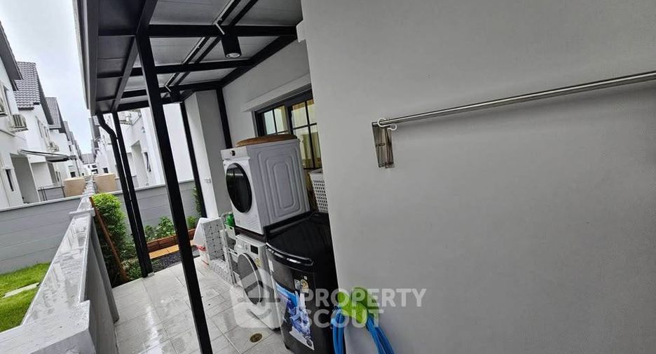 Casa en alquiler y en venta de 4 habitaciones en Bang Phli, Samut Prakan