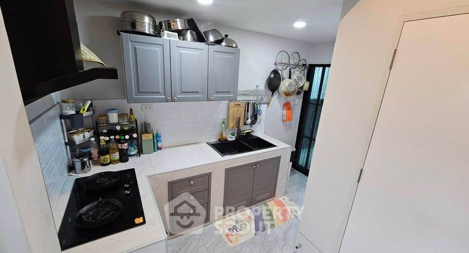 Casa en alquiler y en venta de 4 habitaciones en Bang Phli, Samut Prakan