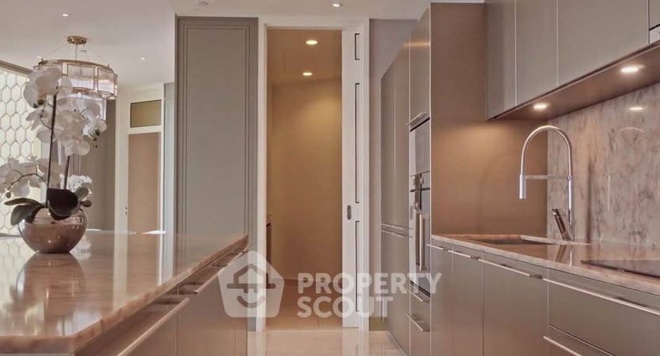 For rent and for sale 6 bedrooms condo in Khlong San, Bangkok
