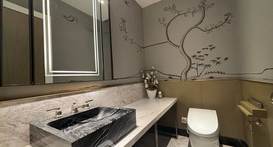 For rent 3 bedrooms condo in Khlong San, Bangkok
