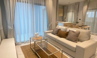 Casa en alquiler y en venta de 2 habitaciones en Huai Khwang, Bangkok