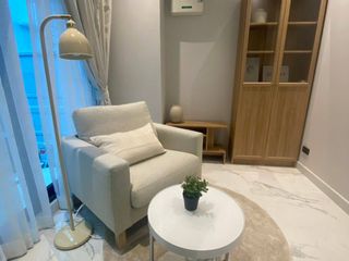 Casa en alquiler y en venta de 2 habitaciones en Huai Khwang, Bangkok